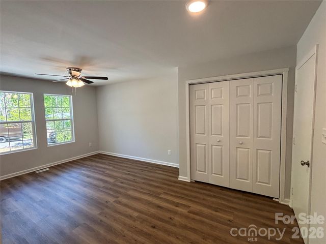 6211 Spanish Oak Road, Charlotte, NC 28227