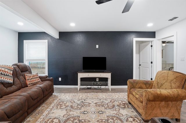 414 Fannin Street, Millsap, TX 76066