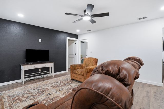 414 Fannin Street, Millsap, TX 76066