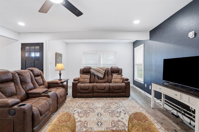 414 Fannin Street, Millsap, TX 76066