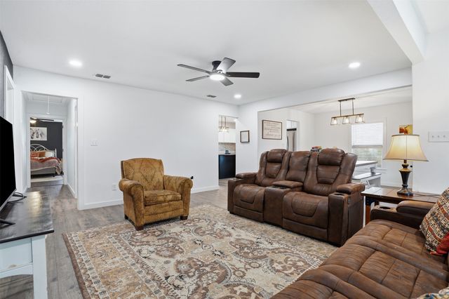 414 Fannin Street, Millsap, TX 76066