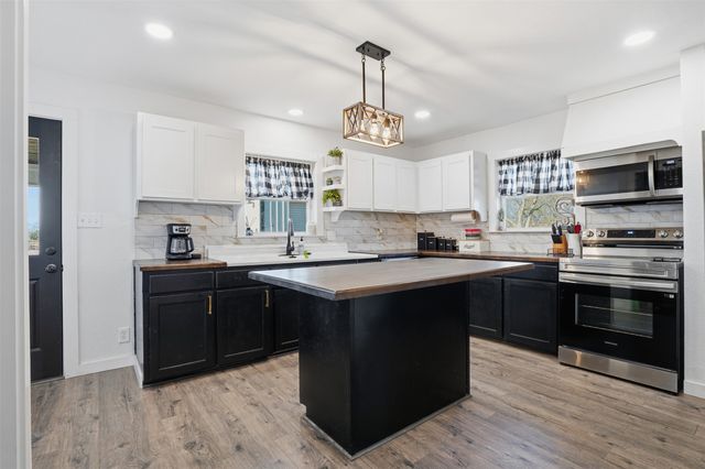 414 Fannin Street, Millsap, TX 76066