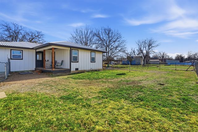414 Fannin Street, Millsap, TX 76066