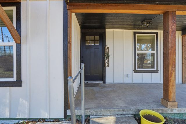 414 Fannin Street, Millsap, TX 76066