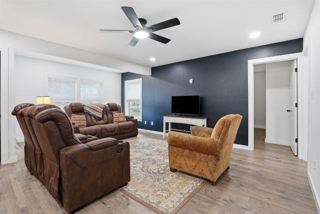 414 Fannin Street, Millsap, TX 76066