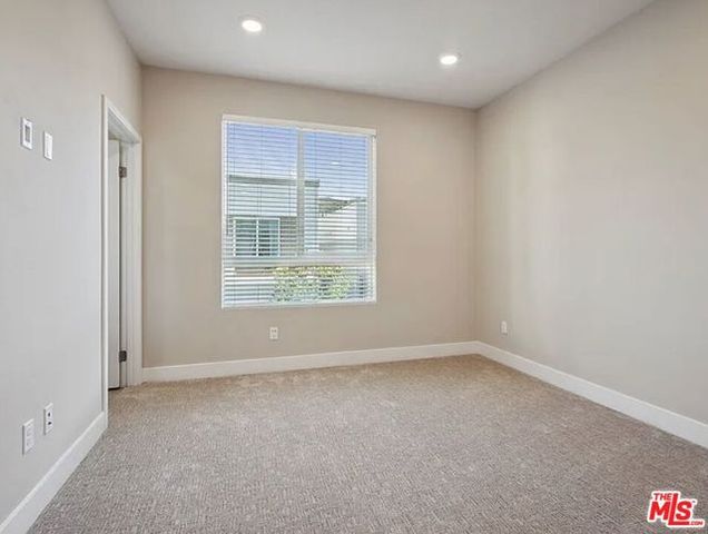 6746 W Gill Way, Los Angeles, CA 90068