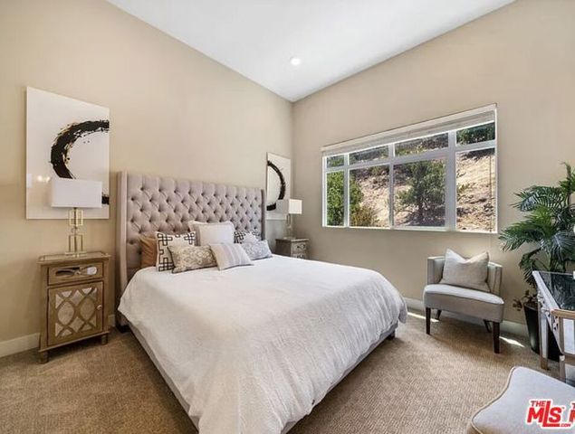 6746 W Gill Way, Los Angeles, CA 90068