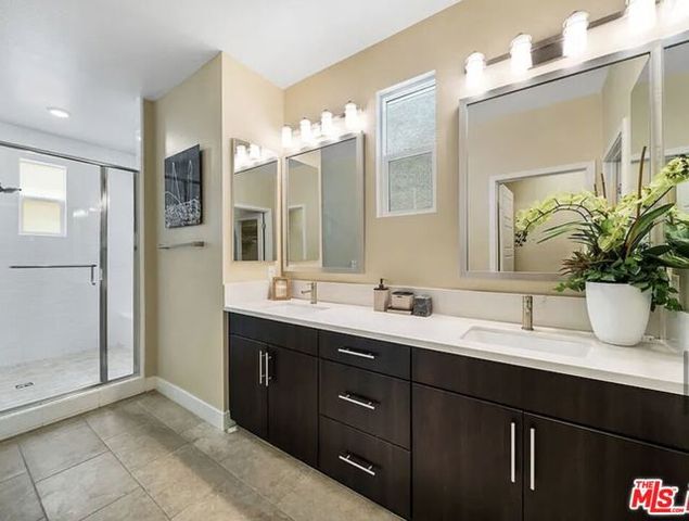 6746 W Gill Way, Los Angeles, CA 90068