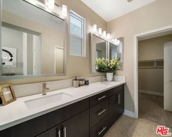 6746 W Gill Way, Los Angeles, CA 90068