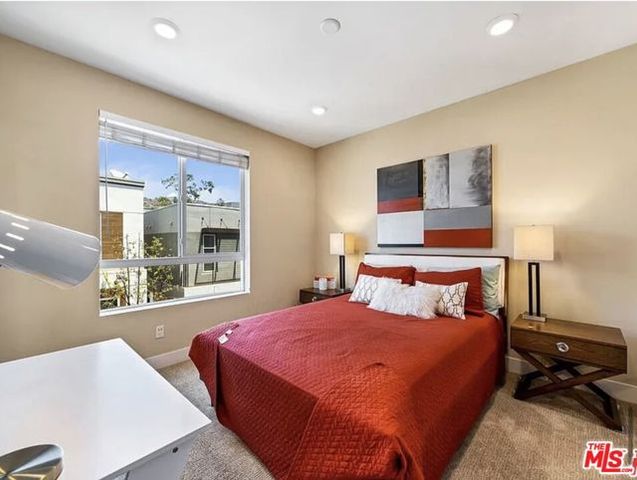 6746 W Gill Way, Los Angeles, CA 90068