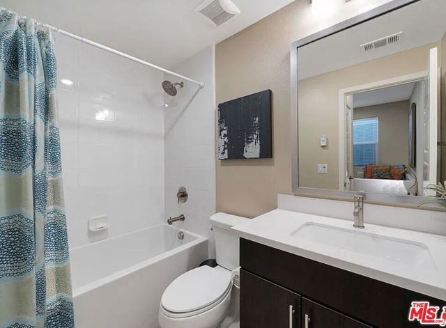 6746 W Gill Way, Los Angeles, CA 90068
