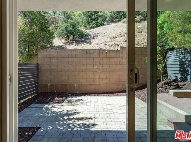 6746 W Gill Way, Los Angeles, CA 90068