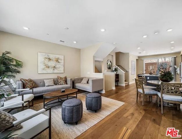 6746 W Gill Way, Los Angeles, CA 90068