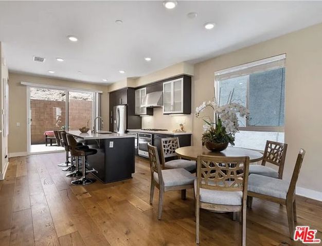 6746 W Gill Way, Los Angeles, CA 90068