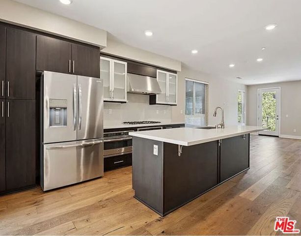 6746 W Gill Way, Los Angeles, CA 90068