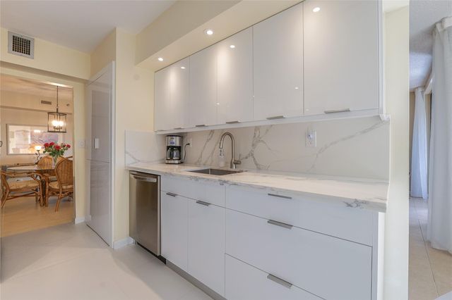 7200 Radice Ct 705, Lauderhill, FL 33319