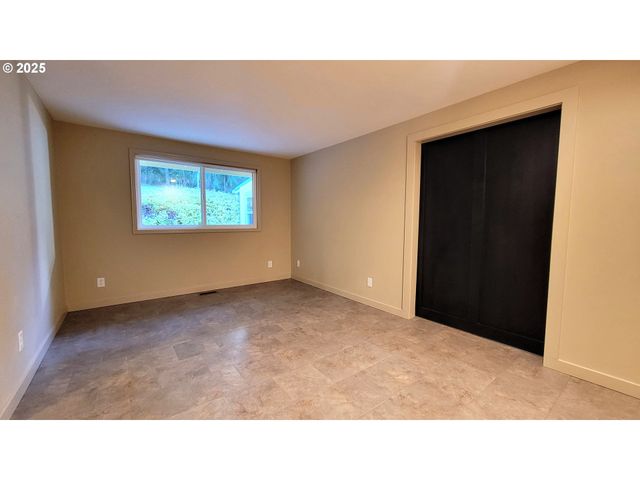 34336 STEWART HILLS Ln, Cottage Grove, OR 97424