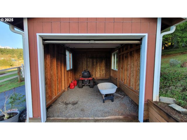 34336 STEWART HILLS Ln, Cottage Grove, OR 97424