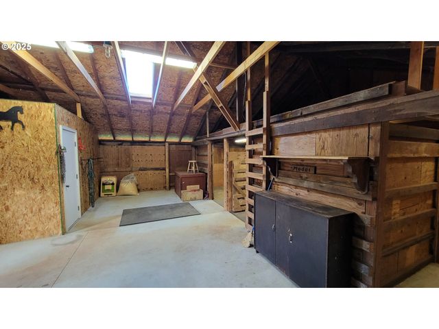 34336 STEWART HILLS Ln, Cottage Grove, OR 97424