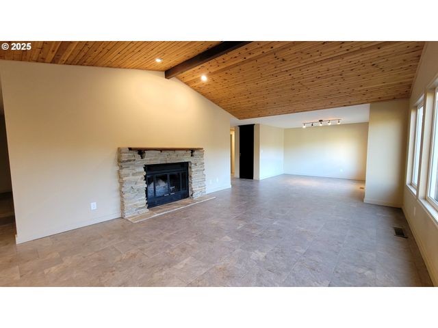 34336 STEWART HILLS Ln, Cottage Grove, OR 97424