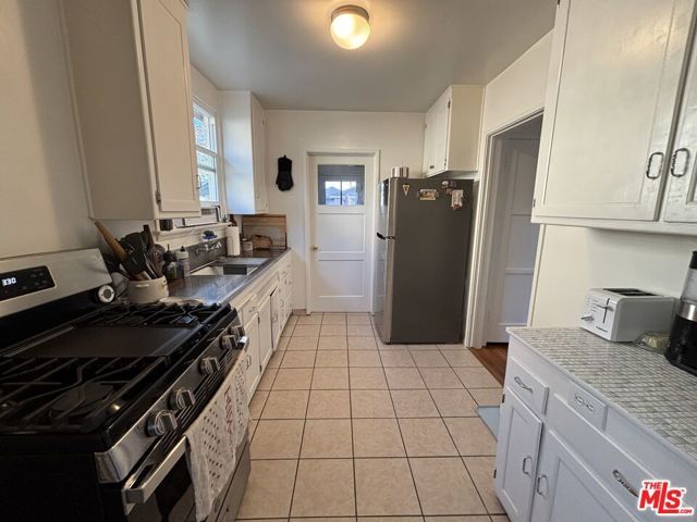 10796 Galvin Street, Culver City, CA 90230