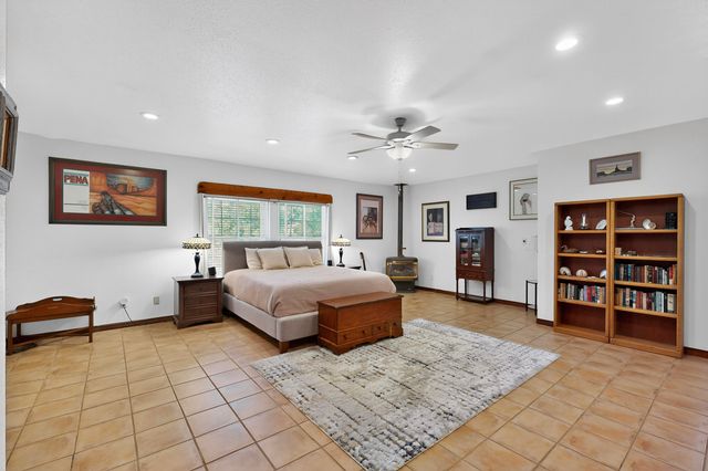 1425 Crestview Drive SW, Los Lunas, NM 87031