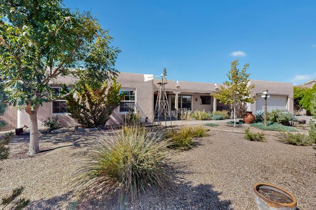 1425 Crestview Drive SW, Los Lunas, NM 87031