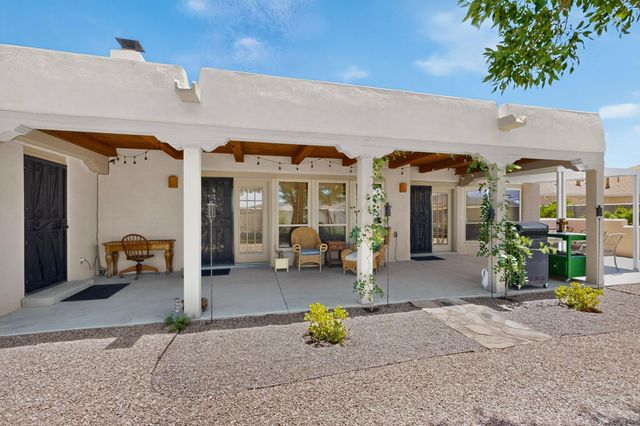 1425 Crestview Drive SW, Los Lunas, NM 87031