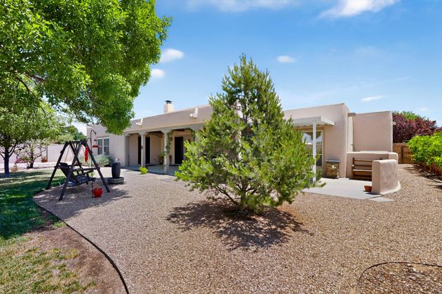 1425 Crestview Drive SW, Los Lunas, NM 87031