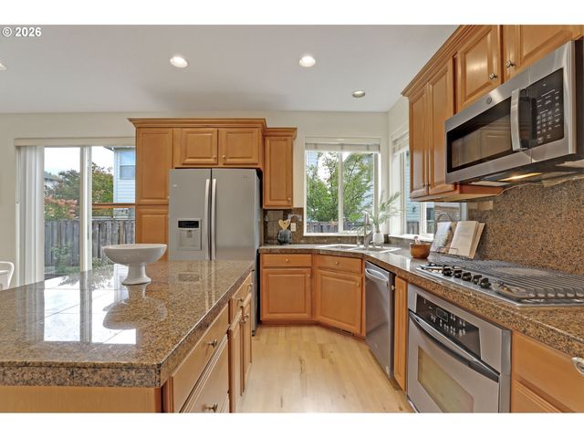 216 Ne IRONCREEK Ter, Hillsboro, OR 97124