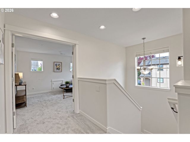 216 Ne IRONCREEK Ter, Hillsboro, OR 97124