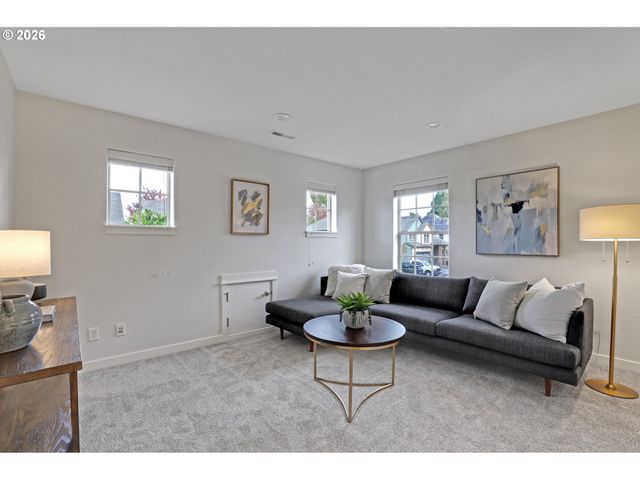 216 Ne IRONCREEK Ter, Hillsboro, OR 97124