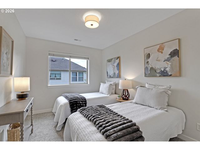 216 Ne IRONCREEK Ter, Hillsboro, OR 97124