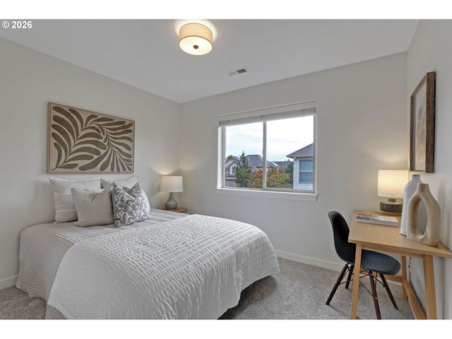 216 Ne IRONCREEK Ter, Hillsboro, OR 97124