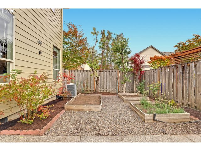 216 Ne IRONCREEK Ter, Hillsboro, OR 97124
