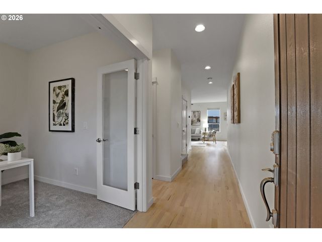 216 Ne IRONCREEK Ter, Hillsboro, OR 97124
