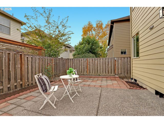 216 Ne IRONCREEK Ter, Hillsboro, OR 97124