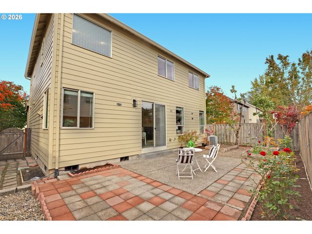 216 Ne IRONCREEK Ter, Hillsboro, OR 97124