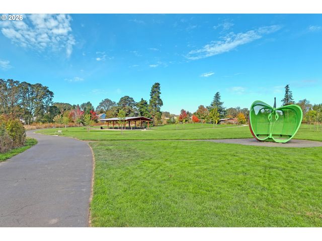 216 Ne IRONCREEK Ter, Hillsboro, OR 97124