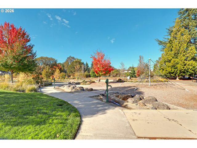 216 Ne IRONCREEK Ter, Hillsboro, OR 97124