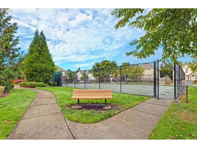 216 Ne IRONCREEK Ter, Hillsboro, OR 97124