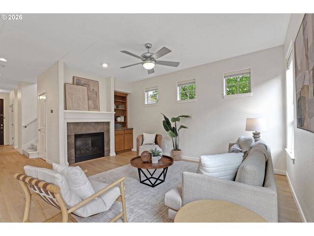 216 Ne IRONCREEK Ter, Hillsboro, OR 97124