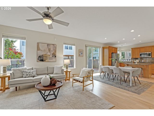 216 Ne IRONCREEK Ter, Hillsboro, OR 97124