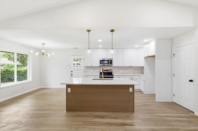 2804 Elk Grove Road, Carrollton, TX 75007