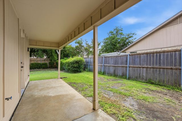 2804 Elk Grove Road, Carrollton, TX 75007