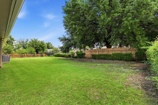 2804 Elk Grove Road, Carrollton, TX 75007