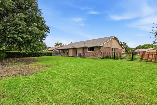 2804 Elk Grove Road, Carrollton, TX 75007