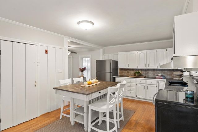 15 Myrtle St, Beverly, MA 01915