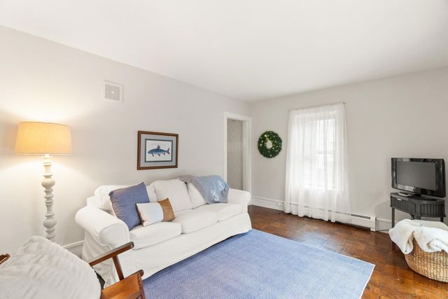 15 Myrtle St, Beverly, MA 01915