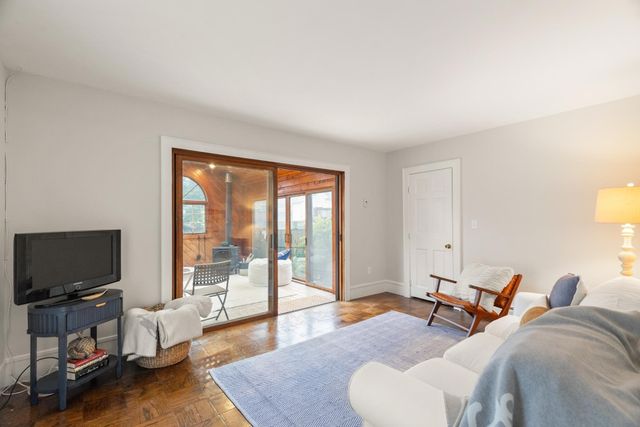 15 Myrtle St, Beverly, MA 01915